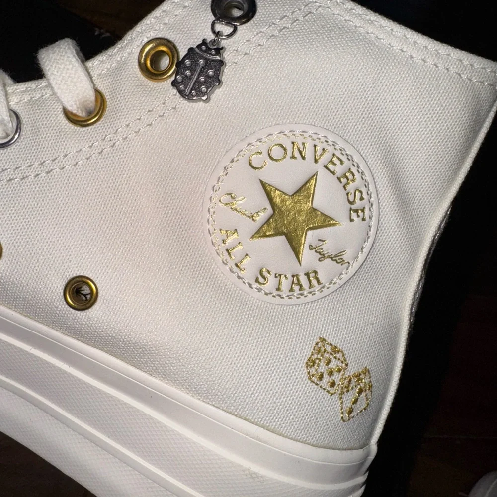 Converse platform Sneakers with Gold Details size 7.5 - Picture 3 of 3